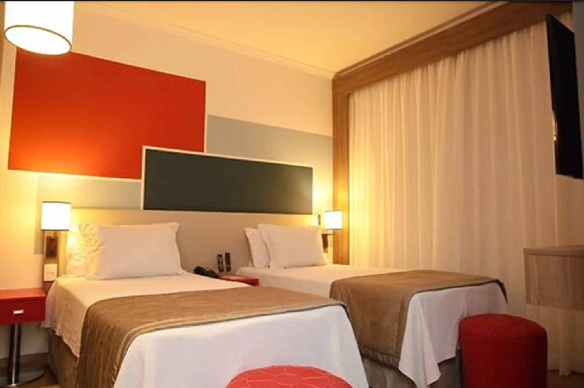 מלון Tryp By Wyndham ריבייראו פרטו מראה חיצוני תמונה A room at the hotel
