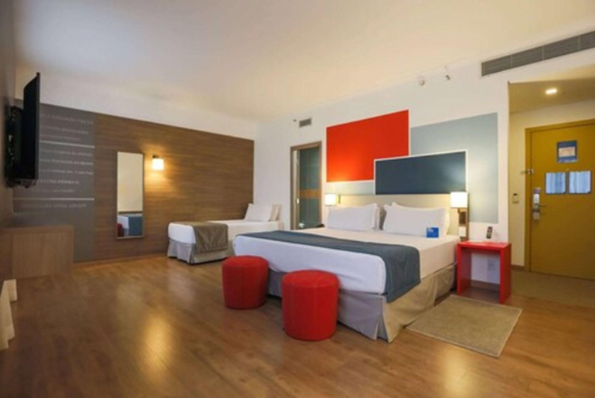 מלון Tryp By Wyndham ריבייראו פרטו מראה חיצוני תמונה A room at the hotel
