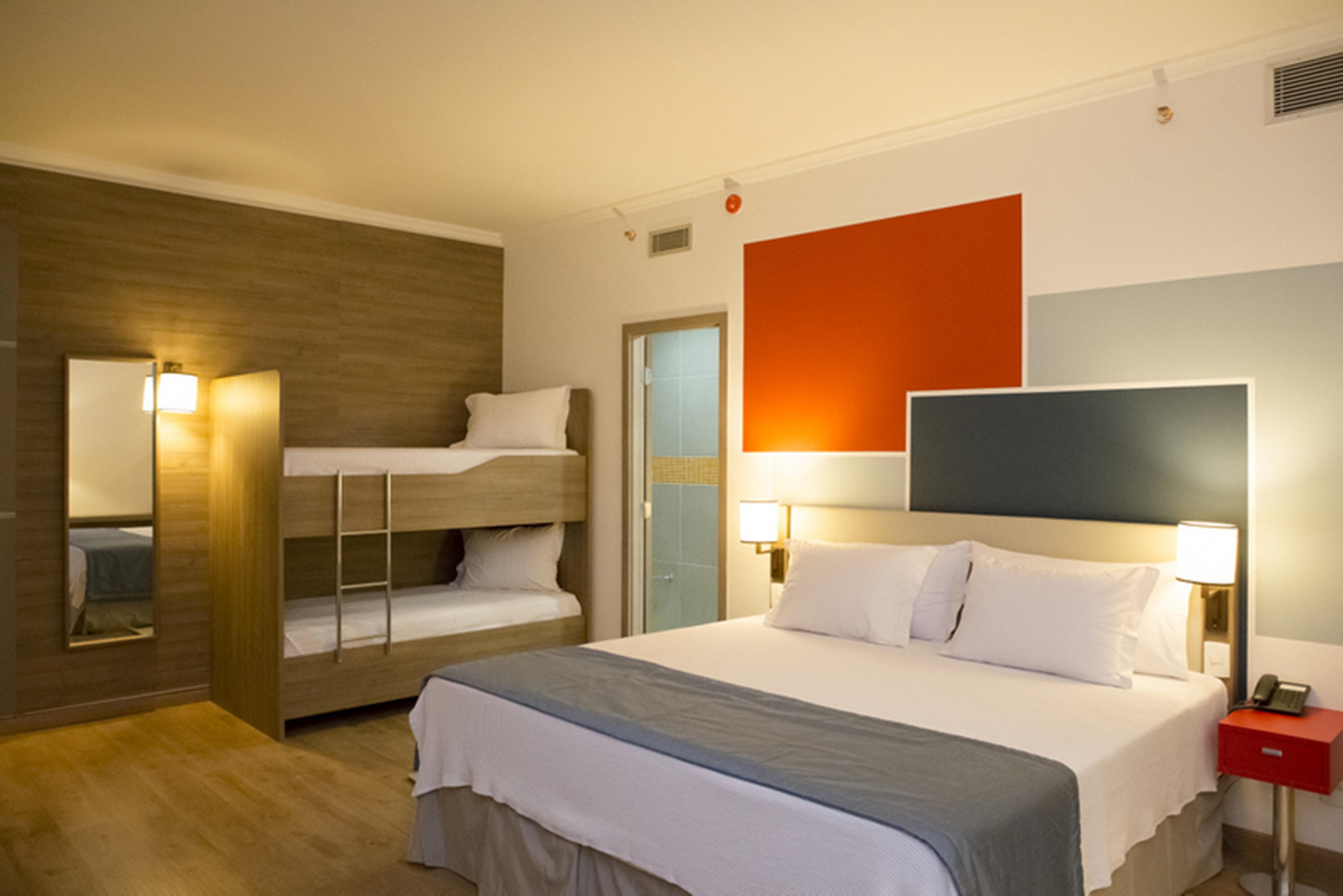 מלון Tryp By Wyndham ריבייראו פרטו מראה חיצוני תמונה Family room