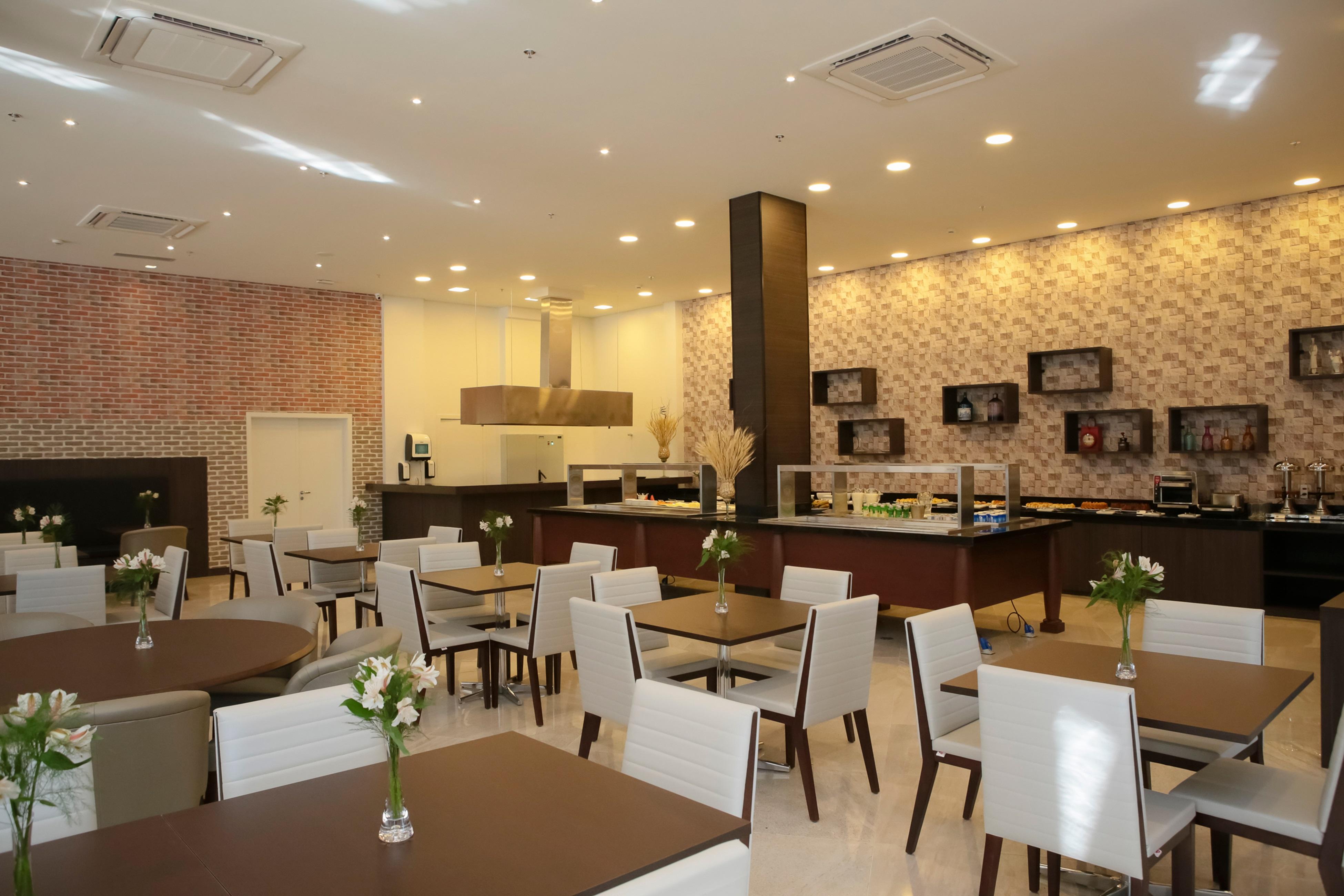 מלון Tryp By Wyndham ריבייראו פרטו מראה חיצוני תמונה The dining room
