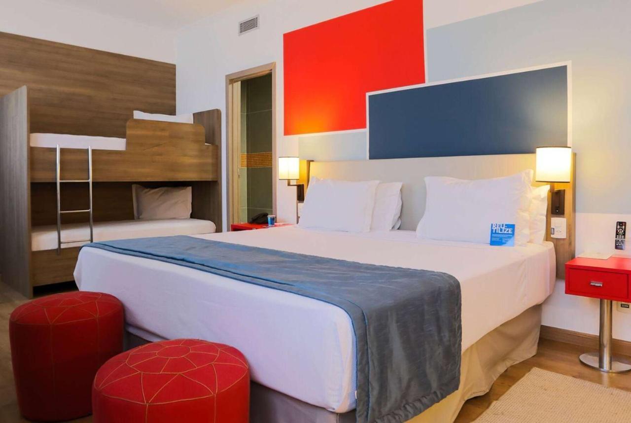 מלון Tryp By Wyndham ריבייראו פרטו מראה חיצוני תמונה A room at the hotel