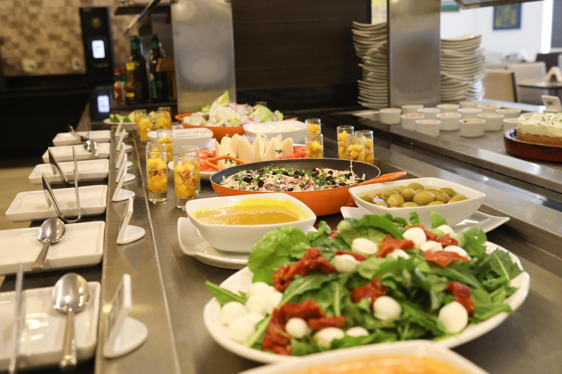 מלון Tryp By Wyndham ריבייראו פרטו מראה חיצוני תמונה A salad bar