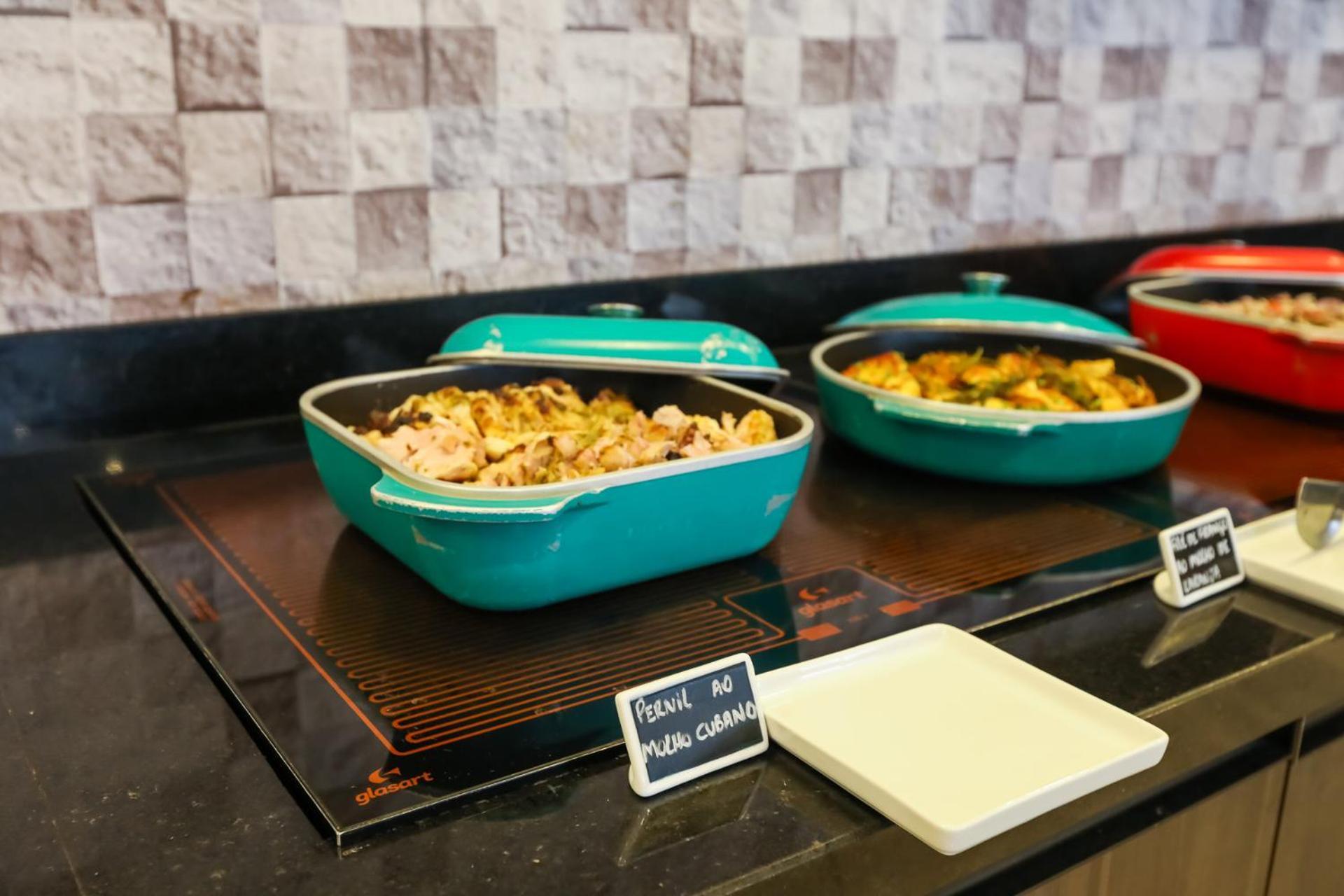 מלון Tryp By Wyndham ריבייראו פרטו מראה חיצוני תמונה A hot plate