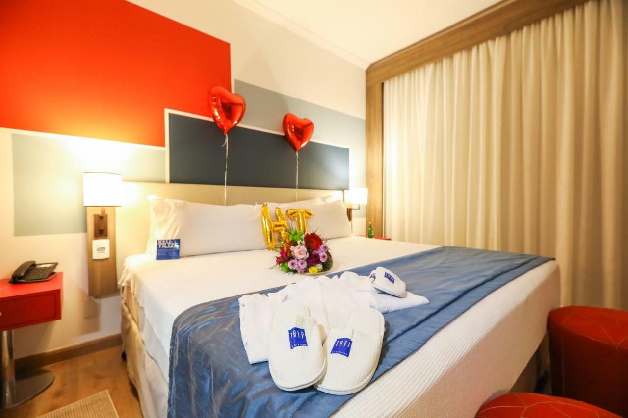 מלון Tryp By Wyndham ריבייראו פרטו מראה חיצוני תמונה A room at the hotel