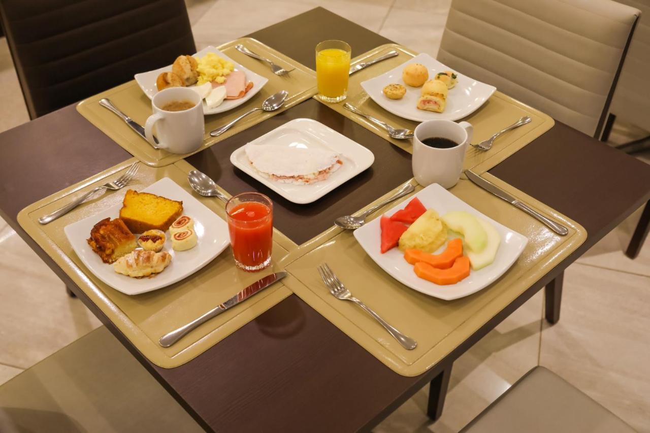 מלון Tryp By Wyndham ריבייראו פרטו מראה חיצוני תמונה A breakfast table