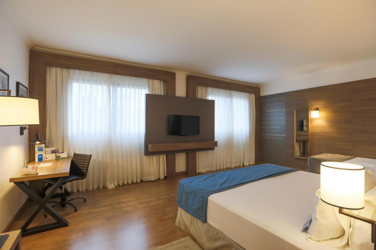 מלון Tryp By Wyndham ריבייראו פרטו מראה חיצוני תמונה A room at the hotel